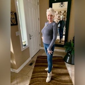 LN INC RIBBED PULL OVER SWEATER. LT-WT. SO CUTE I PURCHASED IN 3 COLORS.